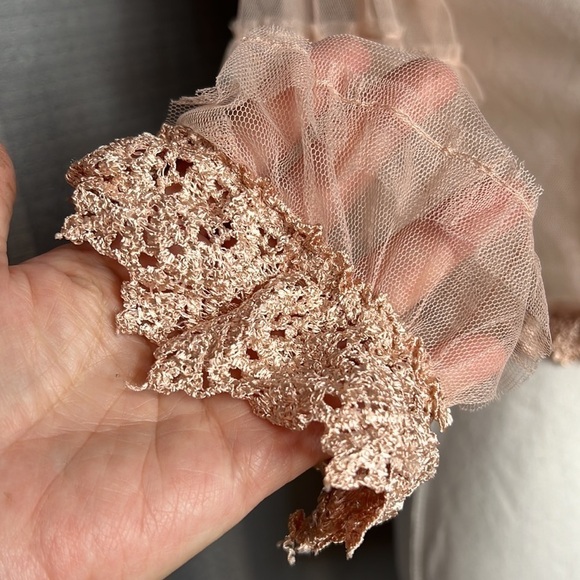 THE CLOTHING COMPANY SMALL PINK LACE BLOUSE - Picture 3 of 9